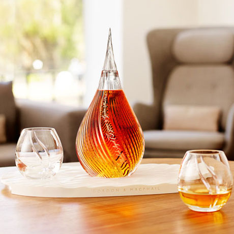 Elegant Teardrop Shaped Glass Bottle Design - cover