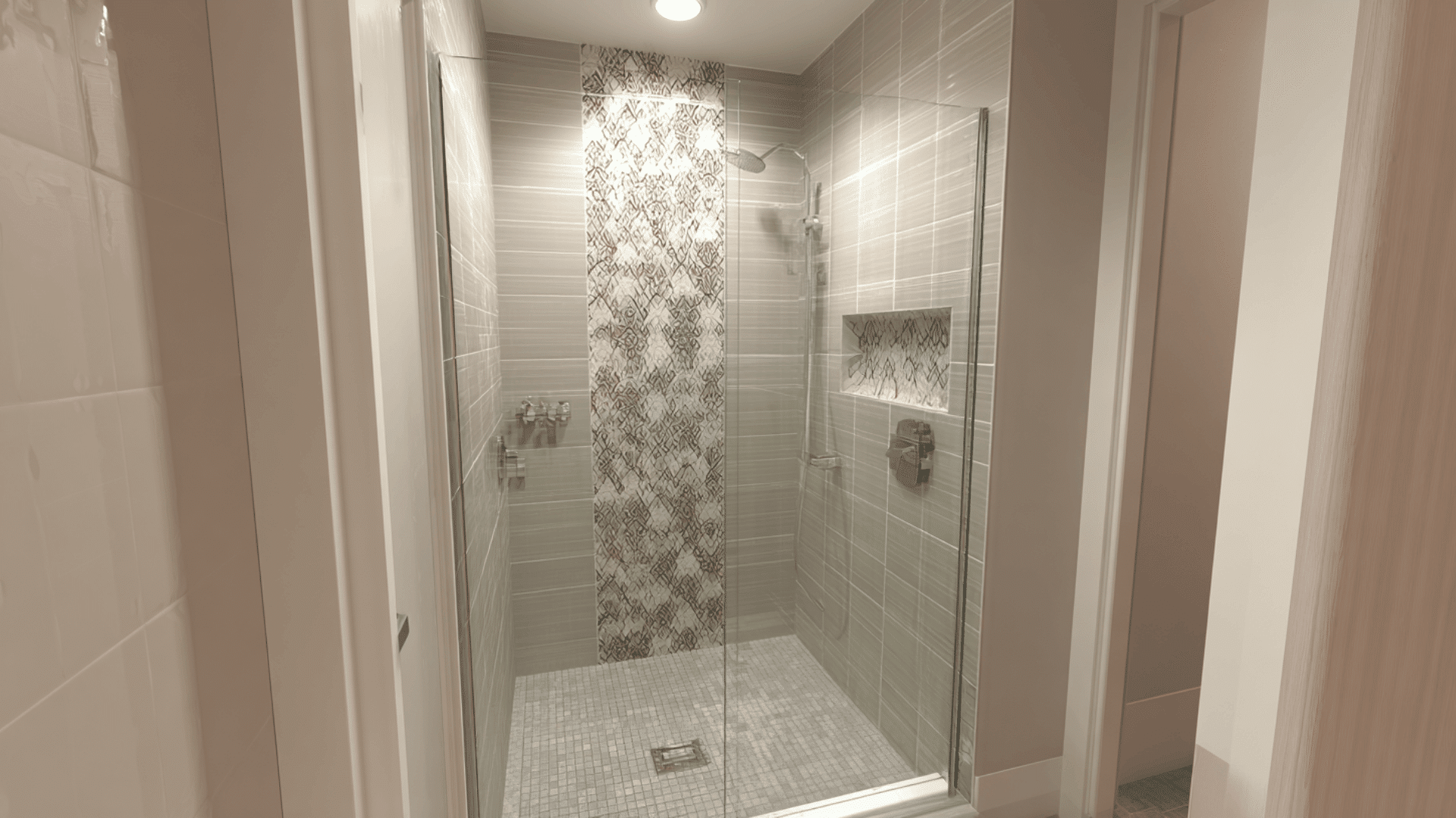 Patterned Accent Tile For Small Bathrooms