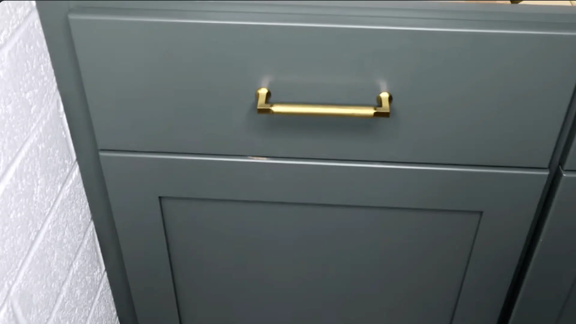 Centered Drawer Pull Placement