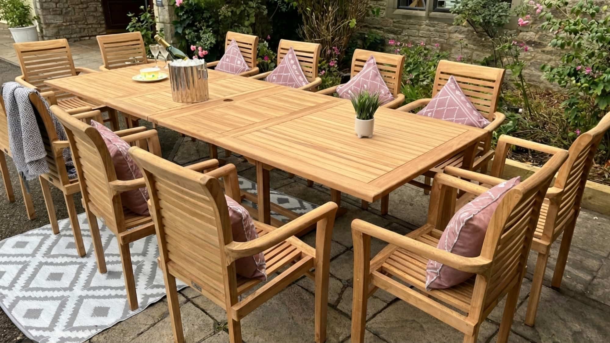 How-to-Clean-Teak-Wood